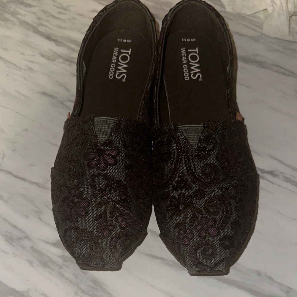 TOMS Women's Black and Purple Embroidered Flats